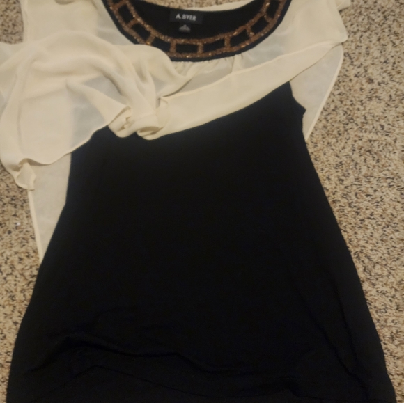 Too - Picture 2 of 4